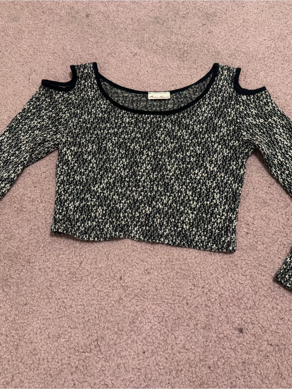 S black knit y2k crop top sweater blouse outfit stretchy long sleeve cut out